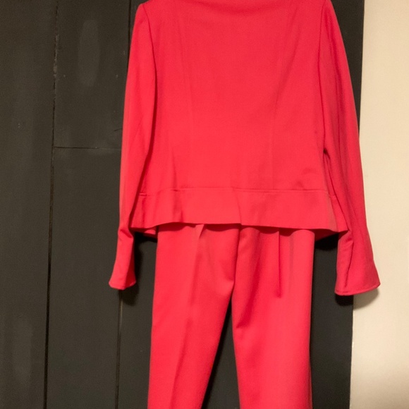 Stunning pantsuit size 10 in bright coral color - Picture 4 of 6